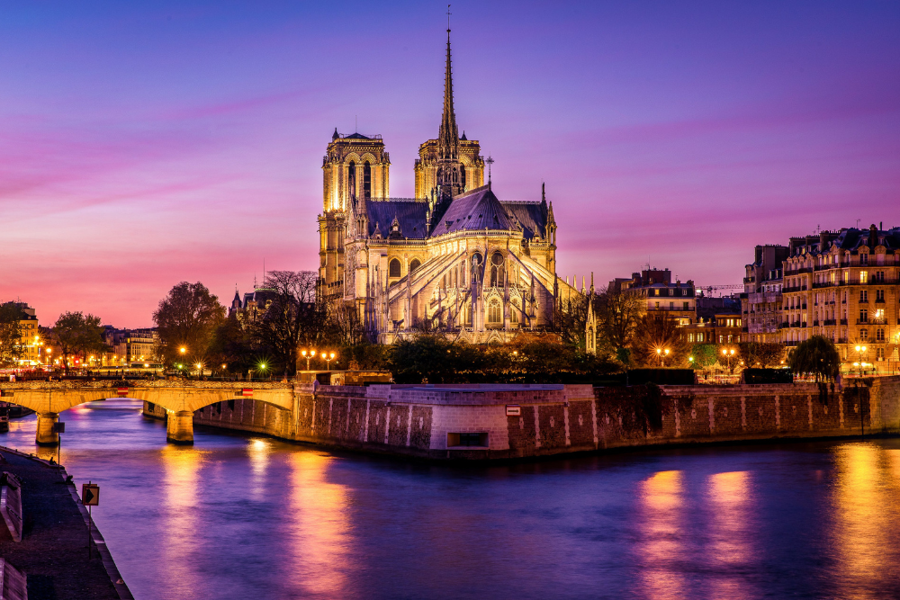 Le Marché de Noël de NotreDame à Paris Le Monde Des Artisans National