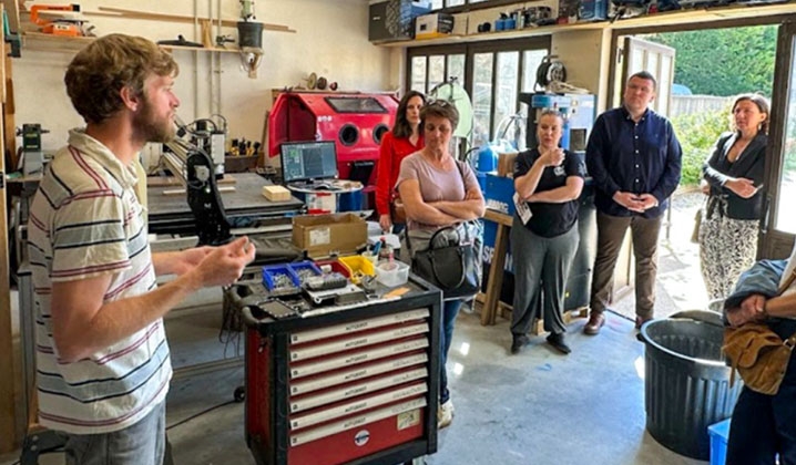 Les « premiers pas » de nos artisans dans un FabLab à Pernes-les-Fontaines Les « premiers pas » de nos artisans dans un FabLab à Pernes-les-Fontaines