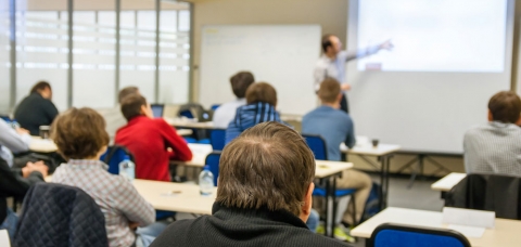 Vue d'une classe de formation pour artisans